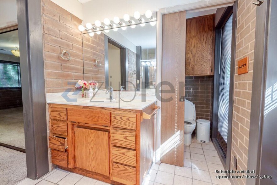 Building Photo - 3561 Castlebrook Rd