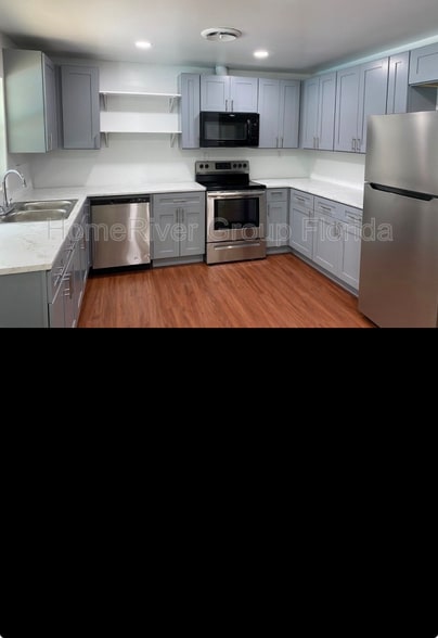 Building Photo - 3421 SW 26th Pl