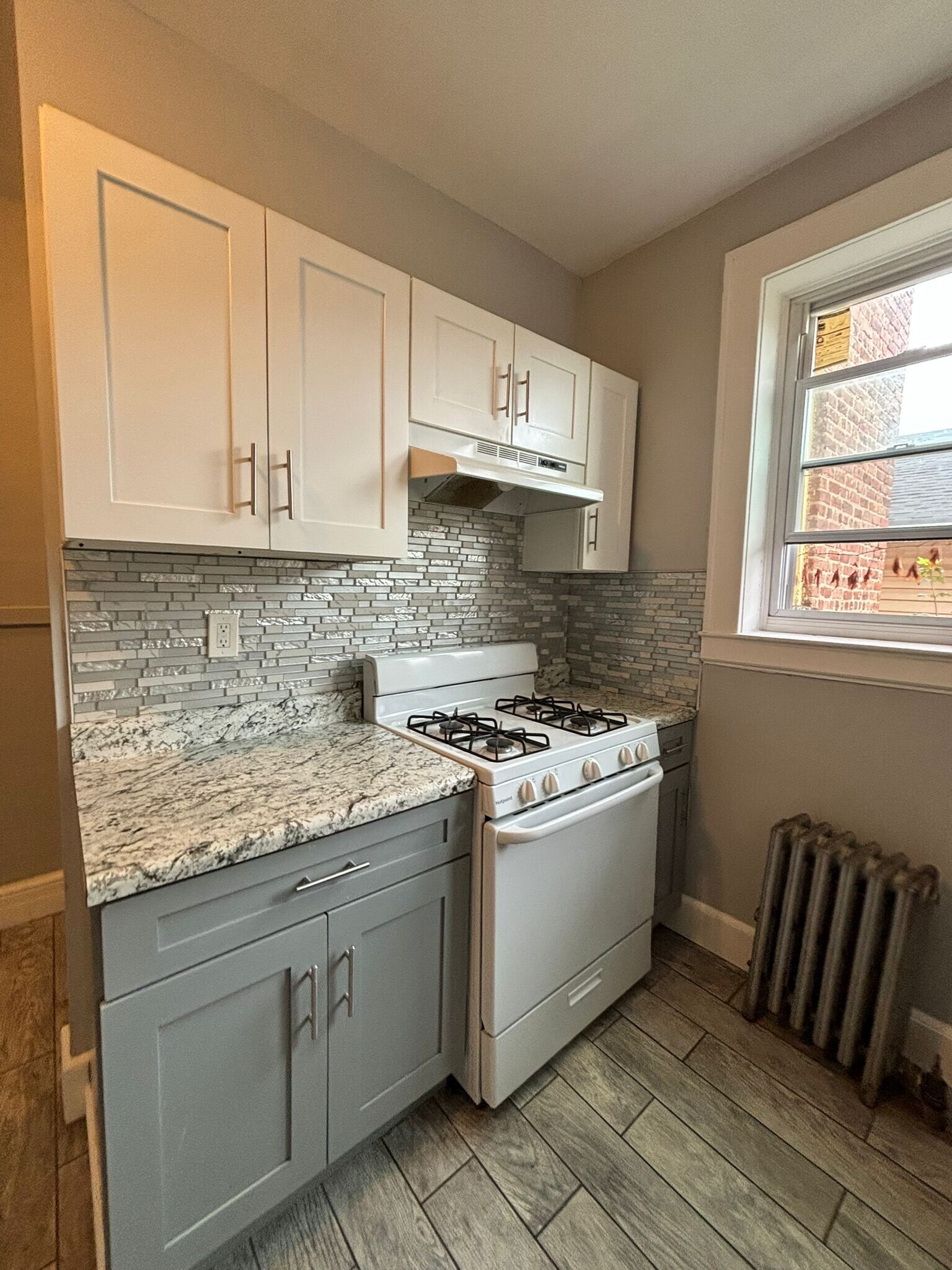 372-374 S 20th St 8 - 376 S 20th St