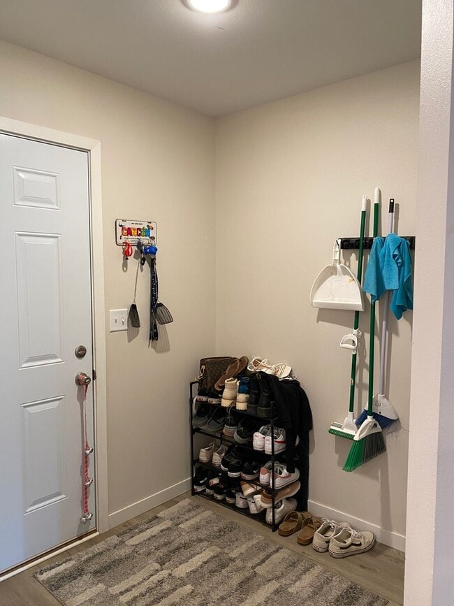 Building Photo - Townhouse for Rent - Thames Ct. 4 Bedroom 3 1/2 baths