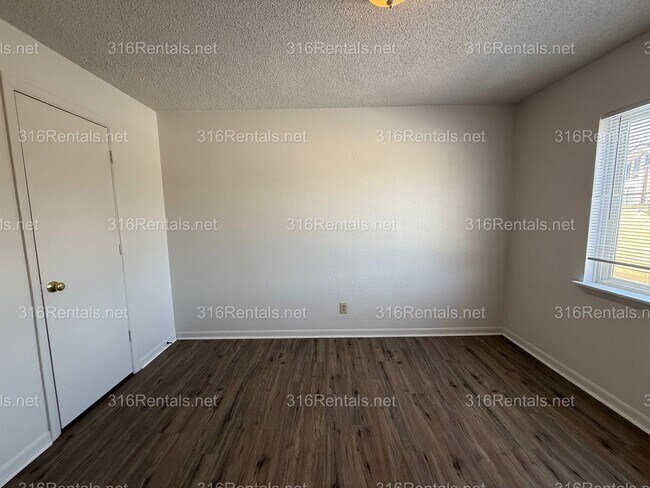 Building Photo - $675 - Accepting SECTION 8/ Housing Voucher 2 bedroom / 1 bathroom - Newly remodeled Apartment