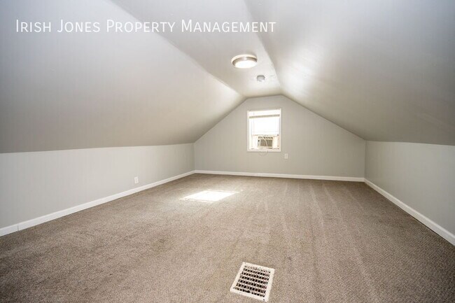Building Photo - 315 E Park Dr