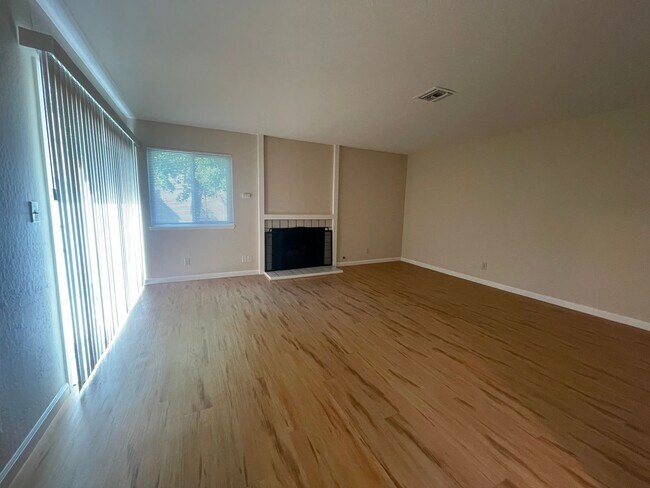 Building Photo - Wonderful Updated 2 Bedroom Home.