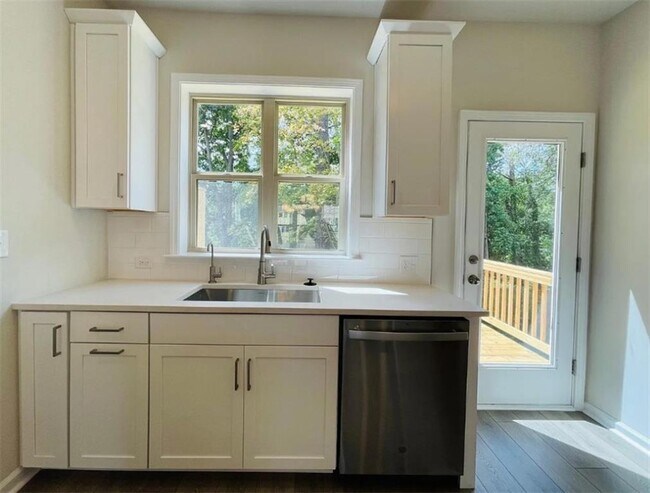 Building Photo - 3745 Davis Cir