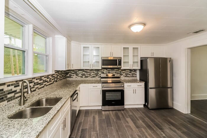 Building Photo - 360 5th St