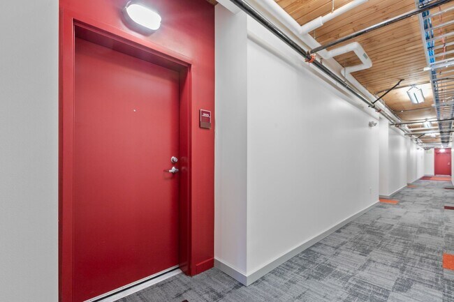 Building Photo - Modern Air Conditioned South Lake Union Loft