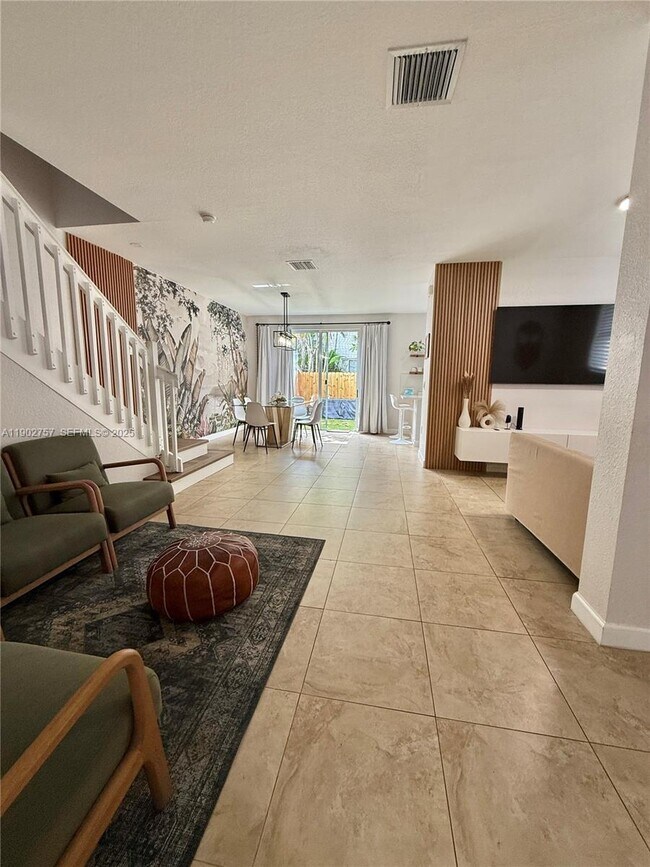 Building Photo - 1034 NE 208th St