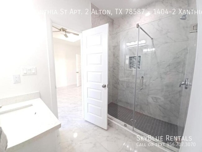 Building Photo - 1404 S Xanthia St