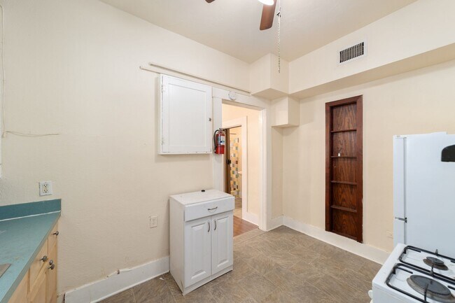 Building Photo - 1022 NW 3rd Ave