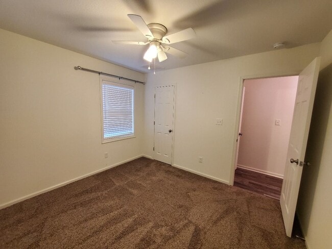 Building Photo - Beautiful 3BR/2BA Home in Hunters Lake – B...