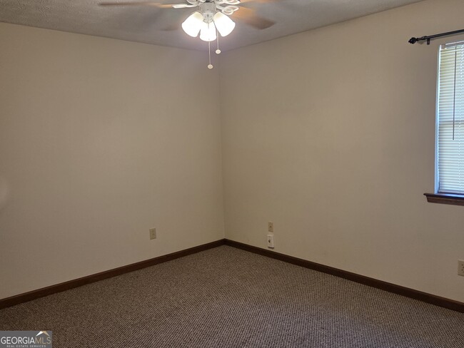 Building Photo - 8437 Pineland Dr