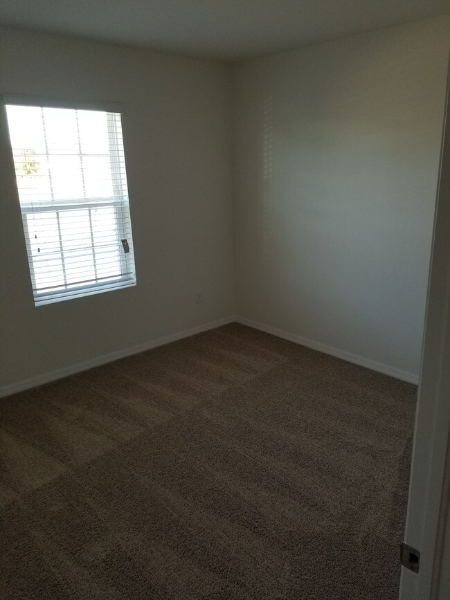 Building Photo - 220 SW 19th Terrace