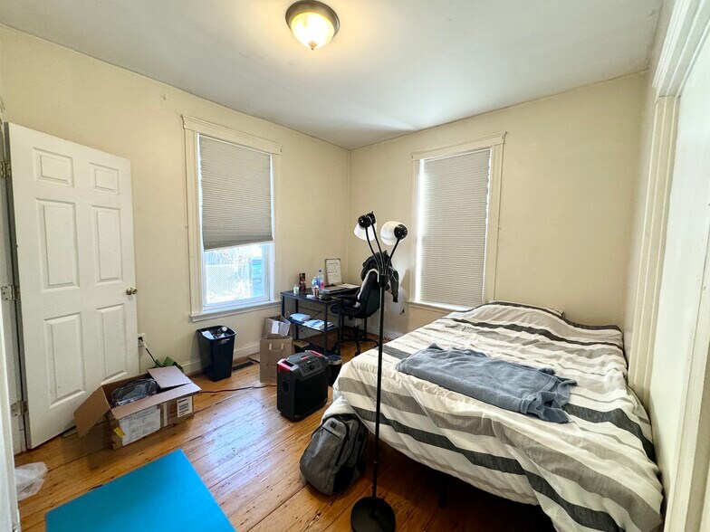 Building Photo - 37 Hillside St