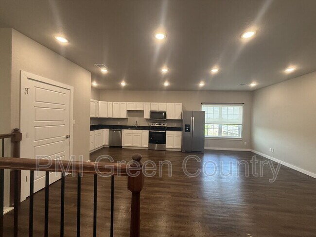 Building Photo - 13527 S Mingo Rd