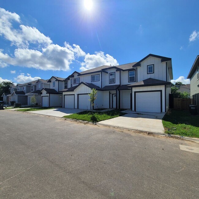 Building Photo - Townhome for rent