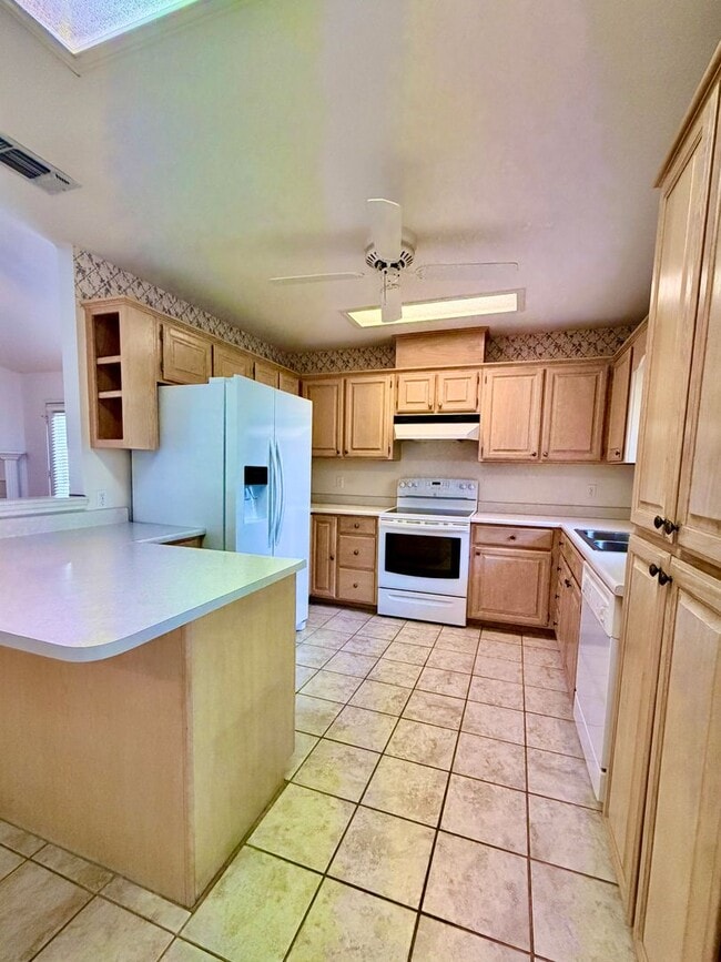 Building Photo - 219 Oak Hill Dr