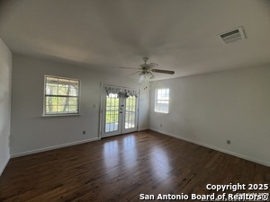 Building Photo - 568 Lake Forest