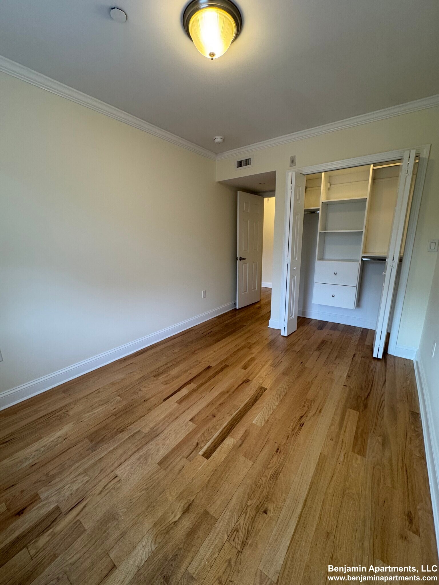 Building Photo - 5 Chauncy St