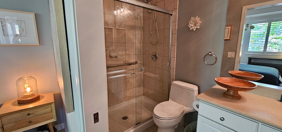 Downstairs Bathroom - 27 Kuinehe Pl