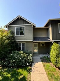 Building Photo - Spacious 3 bed 2.5 Bath Townhome One months free rent!