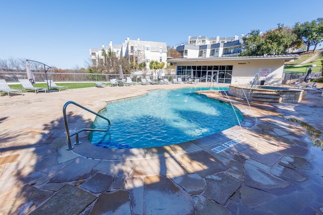 Building Photo - 3 Bed 3 Bath Condo on Lake Travis