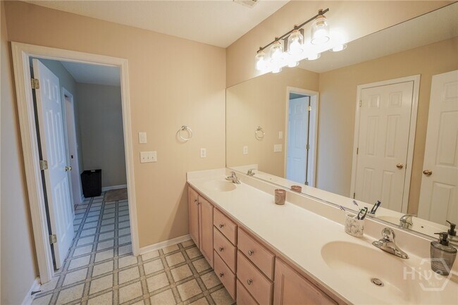 Building Photo - 618 Laurel Hill Cir