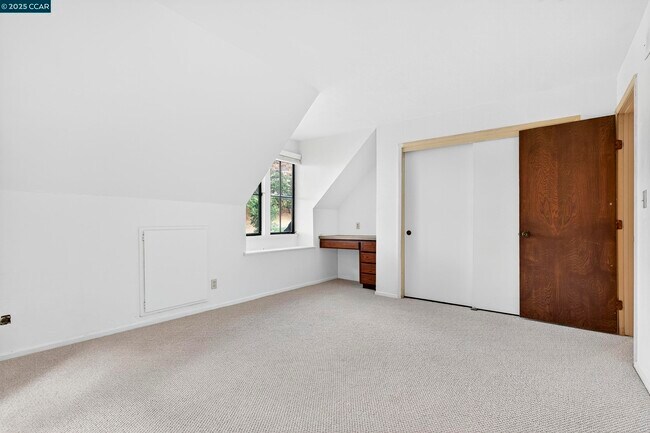 Building Photo - 58 St Andrews Ln
