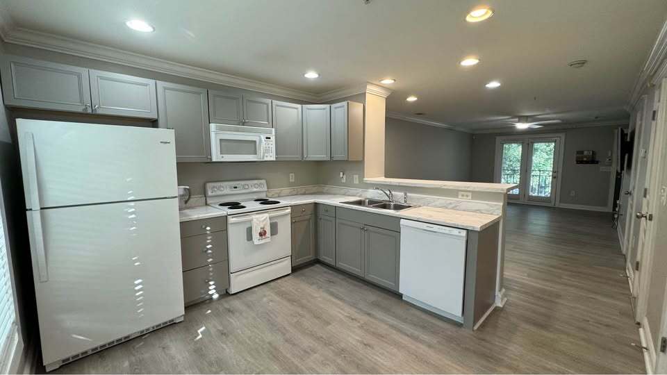 Building Photo - 490 Barnett Shoals Rd