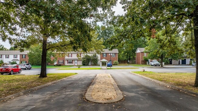 Building Photo - Townhouse in Maumelle!