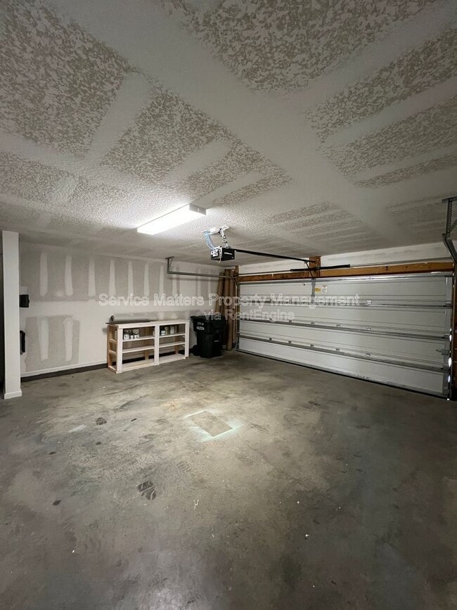 Building Photo - 5881 Old Plantation Court