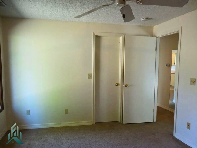 Building Photo - Charming 3 bedroom/1 bathroom Home