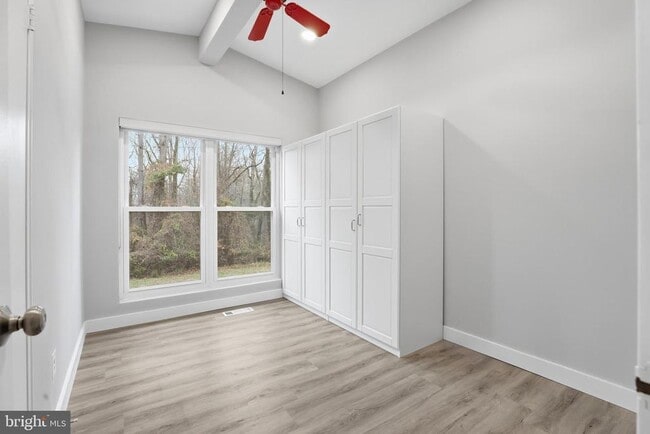 Building Photo - 6616 Beverly Ave