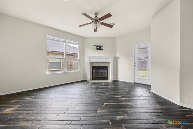 Building Photo - 1414 Fawn Lily Dr