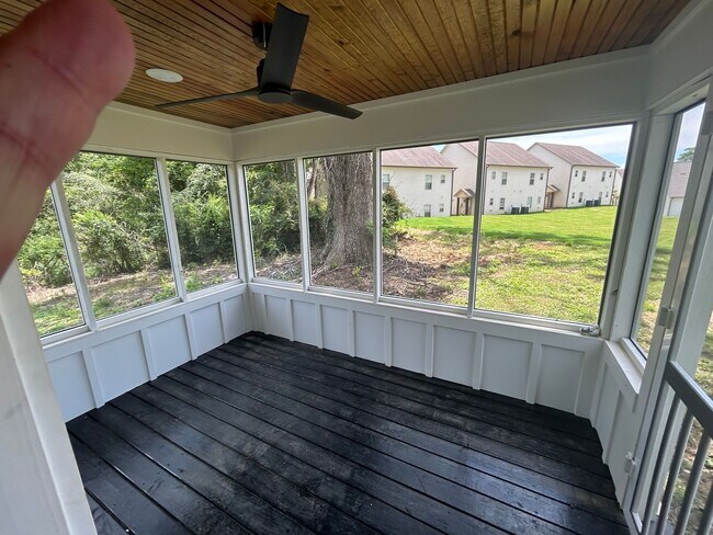 Building Photo - Fully Remodeled One Bed/One Bath Cottage