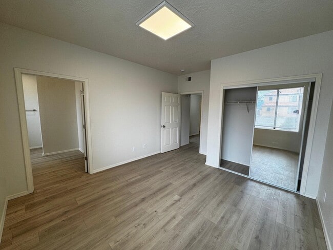 Building Photo - 1105 Meadowlark Way SE