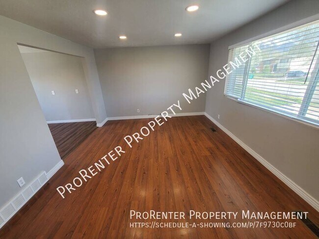 Building Photo - 865 E 350 N