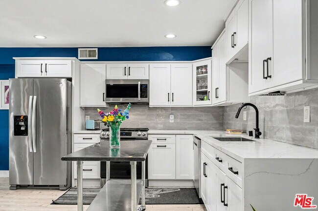 Building Photo - 2700 Cahuenga Blvd