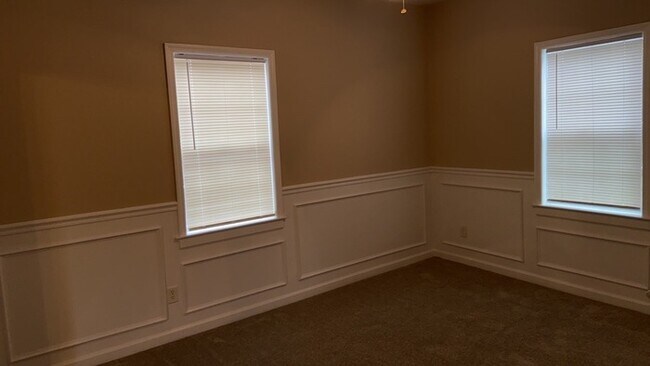 Building Photo - 105 Oaklawn Ave.