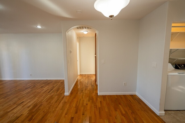 Building Photo - 652 Cypress Ave