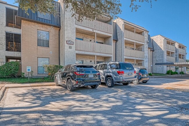 Building Photo - 8433 Hearth Dr