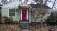 Building Photo - Awesome UALR Bungalow!