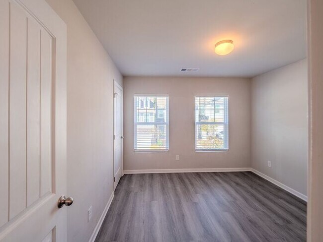 Building Photo - 213 Turner Ln