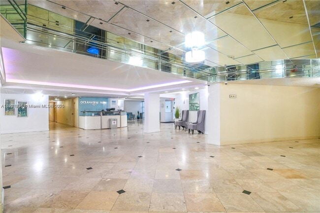 Building Photo - 800 Parkview Dr