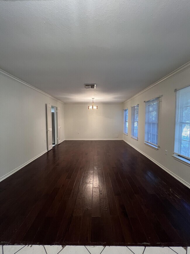 Building Photo - 9123 Alpine Trail St
