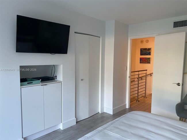 Building Photo - 881 Ocean Dr