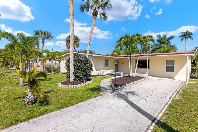 Building Photo - SFH Fort Myers 1561