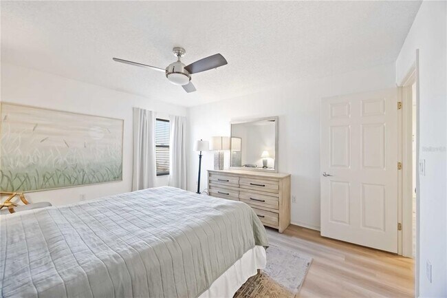 Building Photo - 3607 E Bay Dr