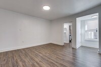 Building Photo - 826 E Warrington Ave