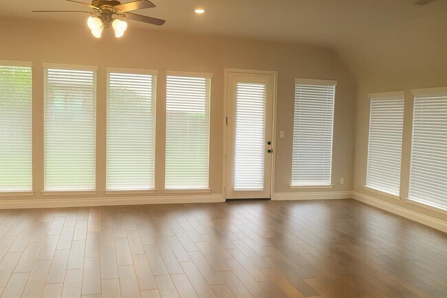 Building Photo - 18226 Dalyell Dr