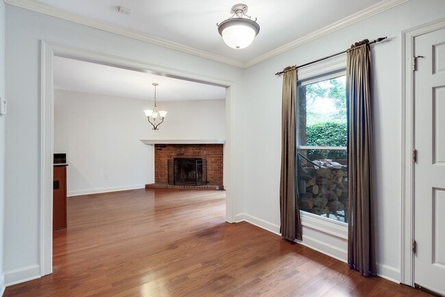 Building Photo - Fall Special - 1/2 off first month's rent!